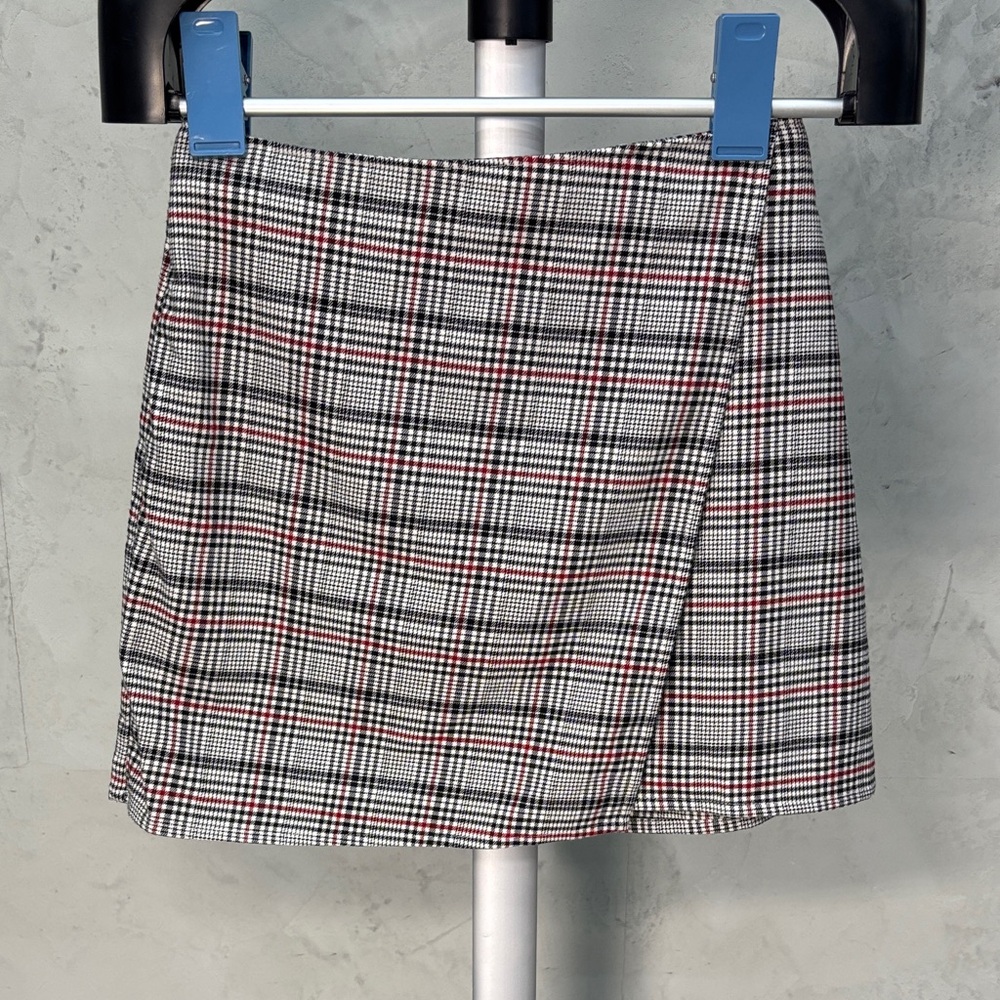 Hollister Plaid Mini Skirt - Black, White, Red